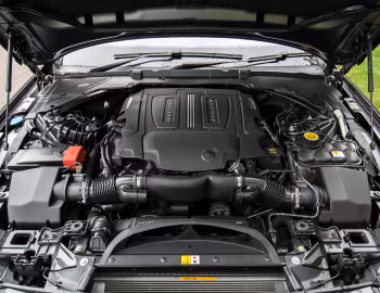 Bajo el capó Jaguar XF S [Australia] '2016–20