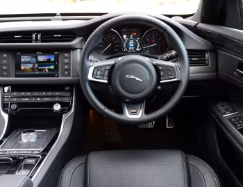 Panel frontal Jaguar XF S 30d [UK-spec] '2015–20