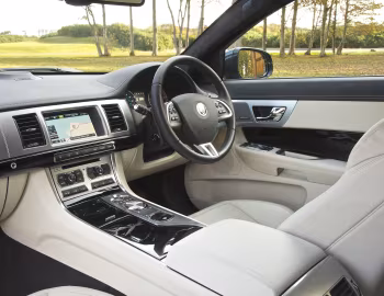 Interior Jaguar XF Sportbrake [UK-spec] '2012–17