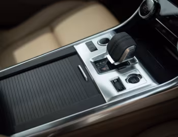 Interior Jaguar XF Sportbrake D200 AWD [Japan] (X260) '2021–pr.
