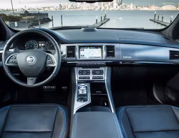 Panel frontal 2014–15 Jaguar XFR-S [North America] '2013–15