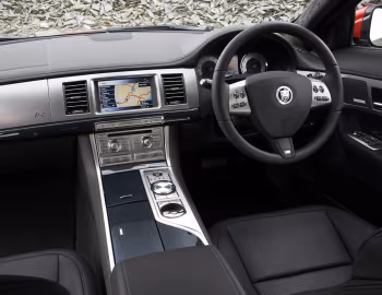 Panel frontal Jaguar XFR [UK-spec] '2009–11