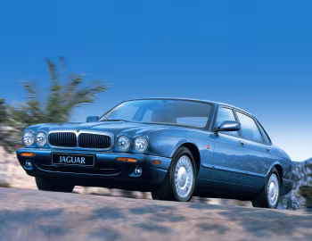 Jaguar XJ8 [UK-spec] (X300) '1997–2003