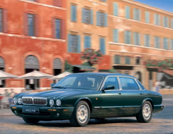 Jaguar XJ8 [UK-spec] (X300) '1997–2003