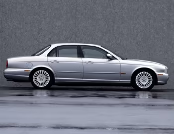 Jaguar XJ8 LWB [UK-spec] (X350) '2004–07