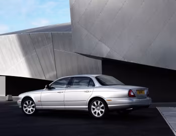 Jaguar XJ8 LWB [UK-spec] (X350) '2004–07