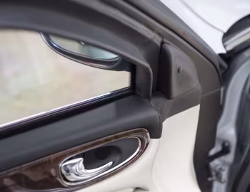 Interior Jaguar XJ8 LWB Armoured (X350) '2005–07