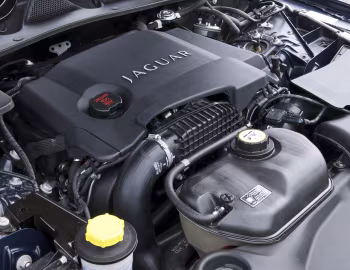 Bajo el capó Jaguar XJL [UK-spec] (X351) '2010–15