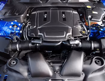 Bajo el capó Jaguar XJR575 [UK-spec] (X351) '2017–19