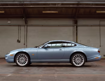 Jaguar XKR Coupe [UK-spec] (X100) '2004–05