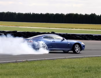 Jaguar XK Coupe [UK-spec] '2006–09