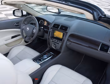 Interior Jaguar XKR Convertible '2009–11