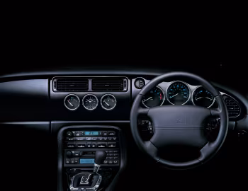 Panel frontal Jaguar XKR Coupe [UK-spec] (X100) '2004–05