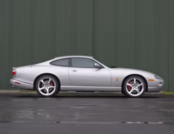 2005 Jaguar XKR Coupe [North America] (X100) '2004–05