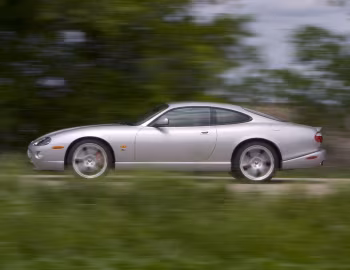 2005 Jaguar XKR Coupe [North America] (X100) '2004–05