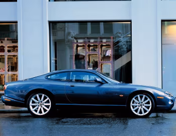 Jaguar XKR Coupe [UK-spec] (X100) '2004–05