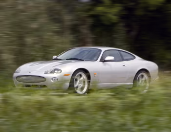 2005 Jaguar XKR Coupe [North America] (X100) '2004–05