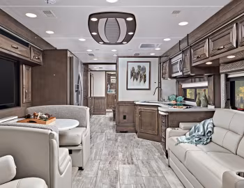 Интерьер 2020–23 Jayco Embark