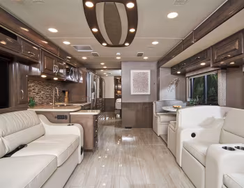 Интерьер 2020–23 Jayco Embark