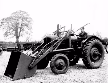 Nuffield Universal M4 with JCB Major Loader '1948–52