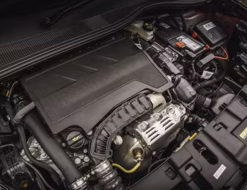 Sob o capô Jeep Avenger [UK-spec] (516) '2023–pr.