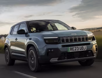 Jeep Avenger BEV Summit [UK-spec] (516) '2023–pr.