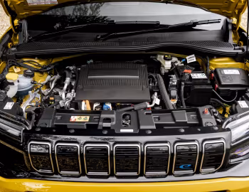 Sous la capuche Jeep Avenger BEV Summit [UK-spec] (516) '2023–pr.