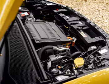 Sob o capô Jeep Avenger BEV Summit [UK-spec] (516) '2023–pr.