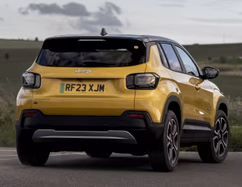 Jeep Avenger BEV Summit [UK-spec] (516) '2023–pr.