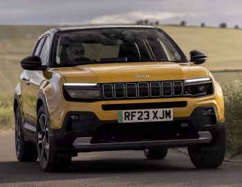 Jeep Avenger BEV Summit [UK-spec] (516) '2023–pr.