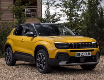 Jeep Avenger BEV Summit [UK-spec] (516) '2023–pr.