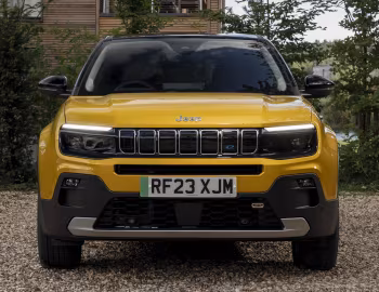 Jeep Avenger BEV Summit [UK-spec] (516) '2023–pr.