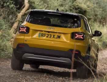 Jeep Avenger BEV Summit [UK-spec] (516) '2023–pr.