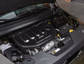 Sob o capô Jeep Cherokee "75th Anniversary" [Worldwide] (KL) '2016