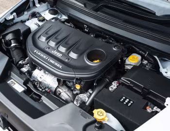Sob o capô Jeep Cherokee Limited [UK-spec] (KL) '2014–18