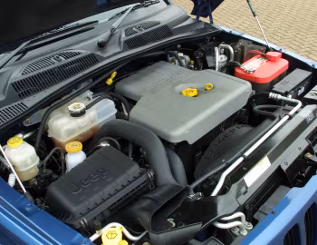 Sob o capô Jeep Cherokee Limited [UK-spec] (KJ) '2001–04