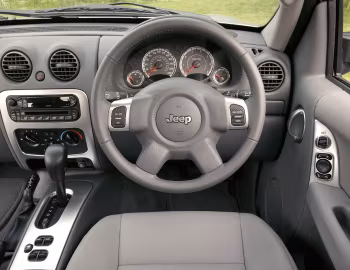 Painel frontal Jeep Cherokee Limited [UK-spec] (KJ) '2005–07