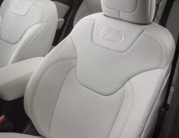 Interior 2016–18 Jeep Cherokee Overland [North America] (KL) '2016–18