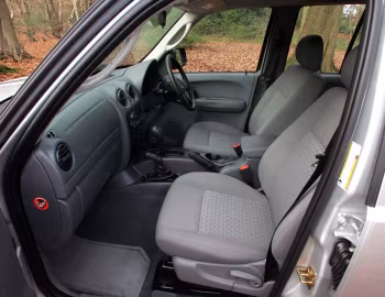 Interior Jeep Cherokee Sport [UK-spec] (KJ) '2005–07