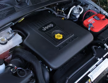 Painel frontal Jeep Cherokee Sport [UK-spec] (KJ) '2005–07