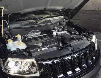 Sob o capô Jeep Compass "Blackhawk" [Australia] (MK) '2014