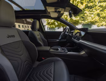 Interior Jeep Compass e-Hybrid Plug-In Summit [EU-spec] '2026