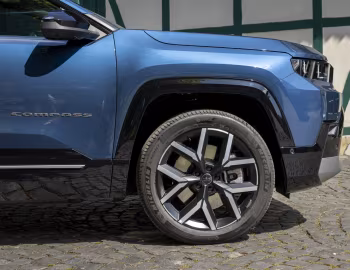 Jeep Compass e-Hybrid Plug-In Summit [EU-spec] '2026