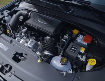 Sob o capô 2022–pr. Jeep Compass High Altitude [North America] (MP) '2021–pr.