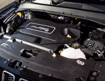 Sob o capô Jeep Compass Limited [UK-spec] (MP) '2017–21