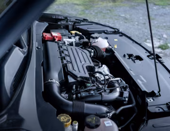 Sous la capuche Jeep Compass North Star e-Hybrid [UK-spec] (MP) '2024–25