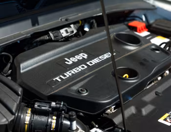 Sob o capô Jeep Compass Trailhawk [Australia] (MP) '2021–pr.