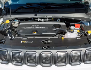 Sob o capô Jeep Compass Trailhawk [Australia] (MP) '2021–pr.