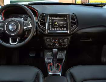 Painel frontal Jeep Compass Trailhawk 4xe [EU-spec] (MP) '2020–21