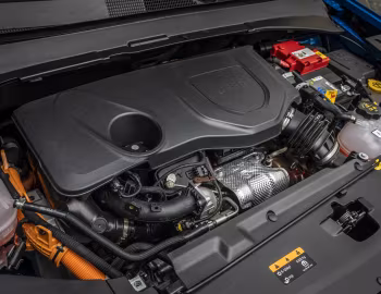 Sob o capô Jeep Compass Trailhawk 4xe [EU-spec] (MP) '2021–25